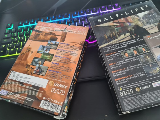 I own these Japan release of Half-Life and Half-Life 2. Too bad Valve didn't gave any attention to these. They're just same thing as retail. 