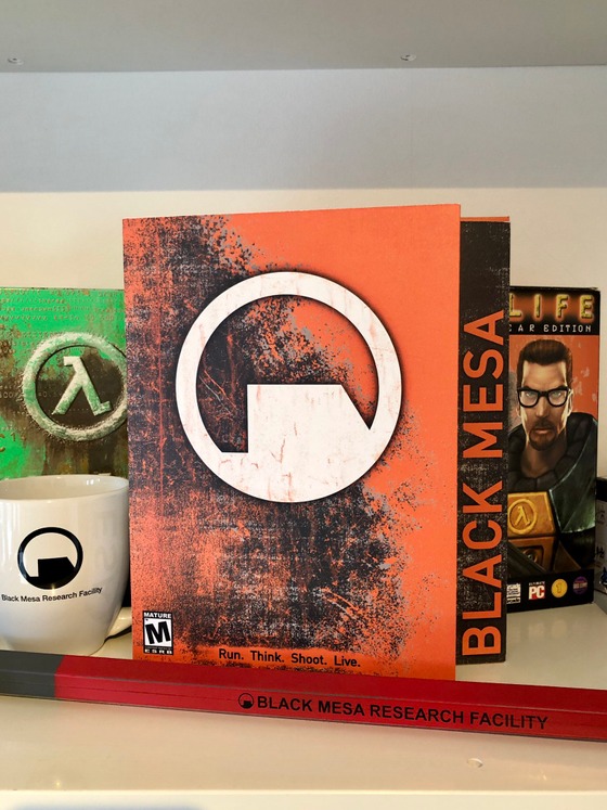 What came in the mail? ...

… Black Mesa!

A huge thanks to Adam Engels / @BlackMesaDevs for sending this to us!

We’re extremely honored to own one (of only 40 copies) of Black Mesa in the flesh! 🏜📀