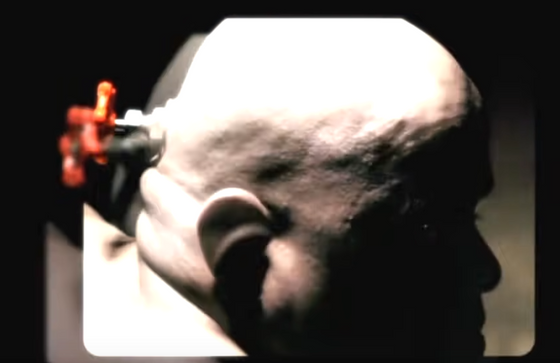 I just noticed this frame on the valve intro where you can see his eye, that's freaking scary.
