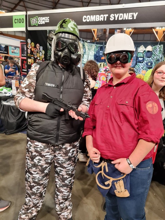 I finally got to go to comic con! Met some mercs along the way! (My face blurred out for privacy reasons)