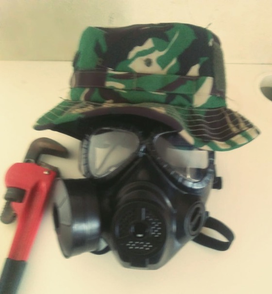 i just bought this cool looking gas mask online