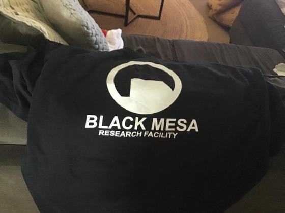 I work for black Mesa thanks to my mom, merry Chrysler everyone!