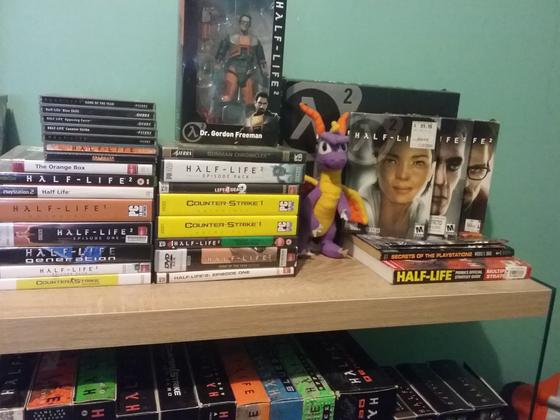 I forgot to post an update to my Half-life box collection from a couple years ago, oops

Here's my Valve collection so far.