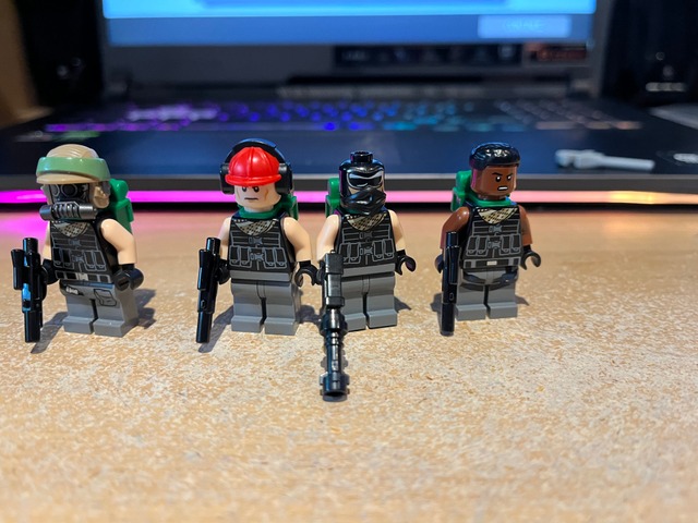 I made a full squad of HECU marines in LEGO. Had to use a red hard hat instead of a beret as there are just no LEGO red berets.