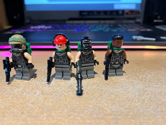 I made a full squad of HECU marines in LEGO. Had to use a red hard hat instead of a beret as there are just no LEGO red berets.