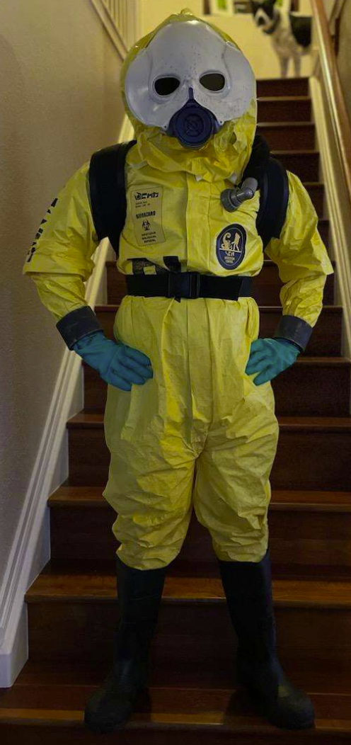 finally finished up my hazmat worker cosplay
#cosplay