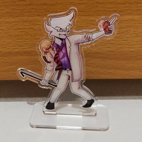 My friend gave me these custom standee of my oc (Merlott) as a scientist!! (go give @dineyne a follow/sub on insta/yt/twt!!!!)

second image are kits i recently finished, we had a kit building session last sunday! very fun :) 
