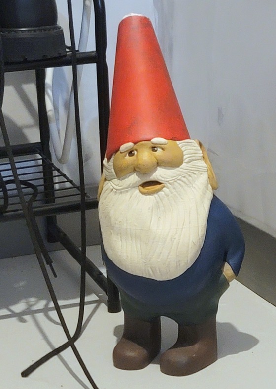 I don't think I've ever posted my gnome here!!
『 3d printed n' painted 』

anyways here's the lil guy 