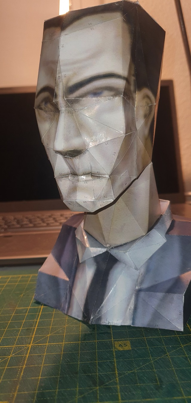 I did a G-Man bust from Paper!