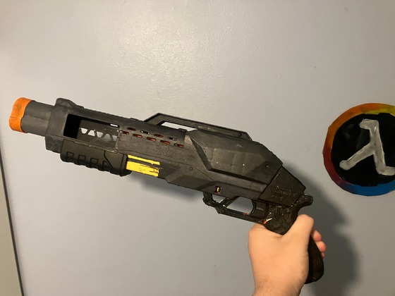  Here’s my half life Nerf shotgun


(Yes I’m very aware that a some of the paint has chipped off already)