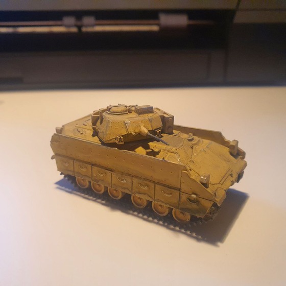 Just my another plastic model from HL Decay , a M2A3 Bradley in scale 1/100