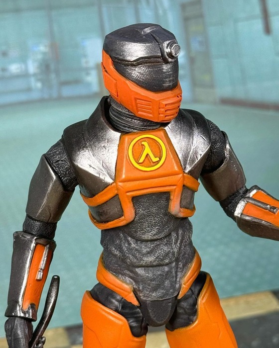 We have concluded with the 3 legends by handing over Gordon Freeman. As with all our figures, we always include details on the head, in this case we include the suit's helmet, since he supposedly wears one in Half Life 1.
