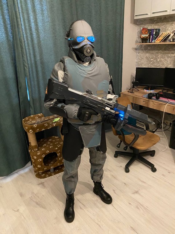 Hello everyone, the combine soldier's costume is almost ready